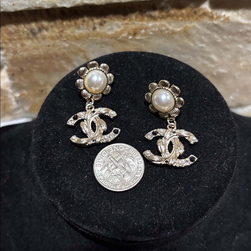 Gold Floral CC Pearl Earrings - Picture 5 of 5